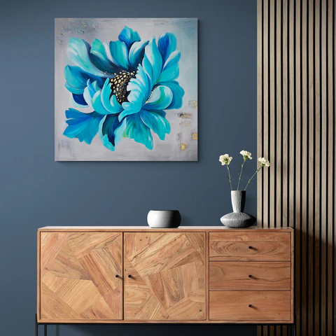 Flor Azul con Detalles Dorados