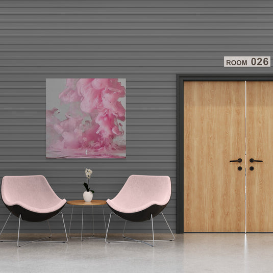 Cuadro Decorativo: Eterea Nube de Humo Rosa sobre Fondo Gris Sólido