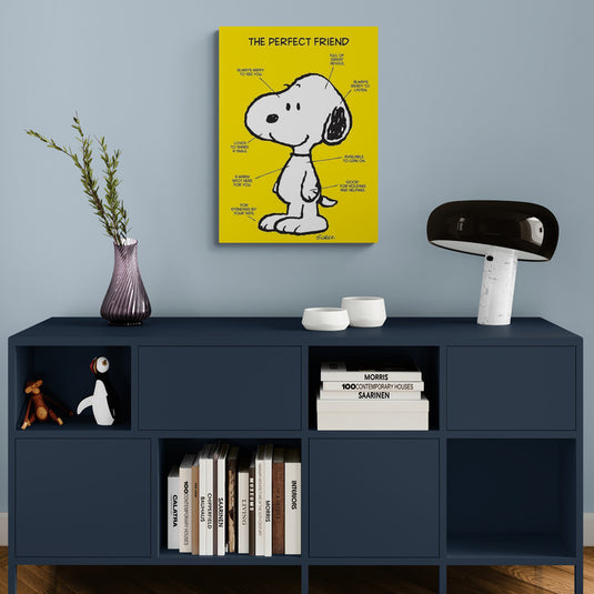 Ilustración de Snoopy en fondo amarillo con frases sobre la amistad, diseño minimalista inspirado en Peanuts por Charles Schulz.