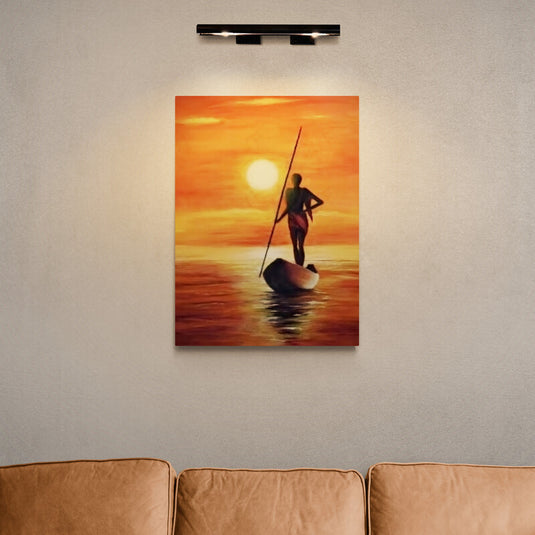 Cuadro decorativo de persona en canoa al atardecer sobre el mar en tonos cálidos naranja y dorado