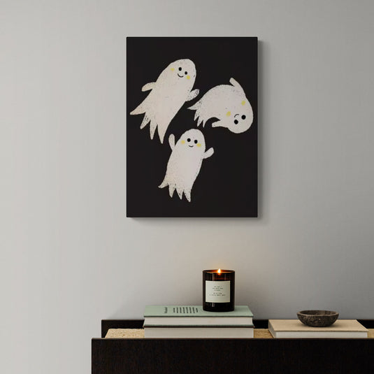 Cuadro decorativo fantasmas sonrientes minimalista en fondo negro – Bailando con los Fantasmas