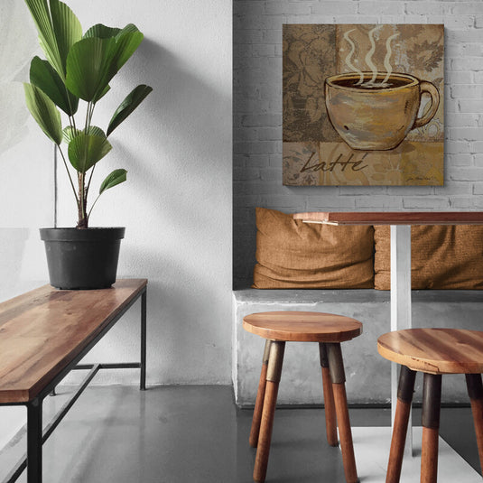 Ilustración artística de una taza de café latte humeante sobre fondo texturizado con patrones florales y tonos tierra, estilo rústico ideal para decoración de cocina o cafetería.