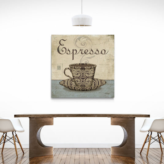 Ilustración artística de una taza de espresso con diseño barroco en tonos beige y marrón, fondo con escritura vintage tipo postal, ideal para decoración elegante de cocina o cafetería.