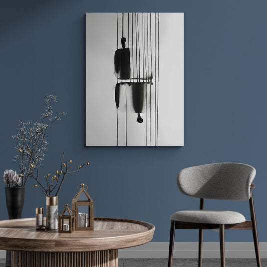 Pintura abstracta en blanco y negro con formas geométricas oscuras suspendidas y líneas verticales que caen desde el borde superior.