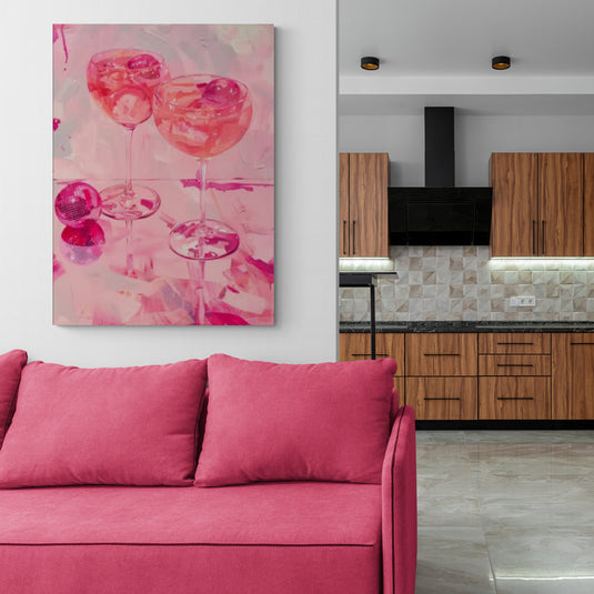 Obra de arte con copas de cóctel en tonos rosas