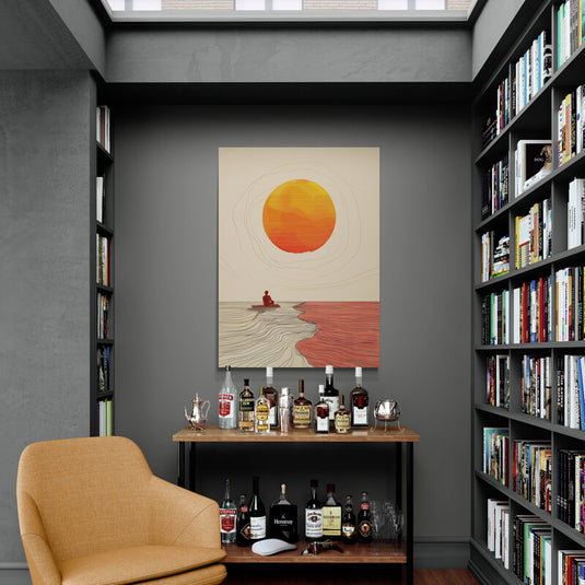 Navegante solitario al atardecer con sol anaranjado.