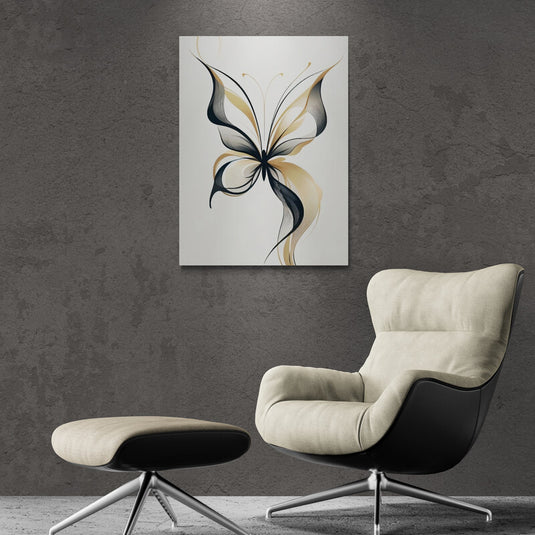 Mariposa Estilizada en Contraste Dorado y Negro