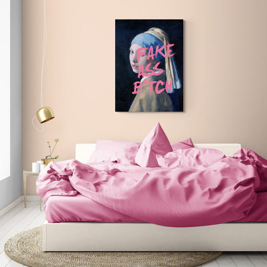 Cuadro reinterpretado de "La joven de la perla" con texto provocador en rosa.