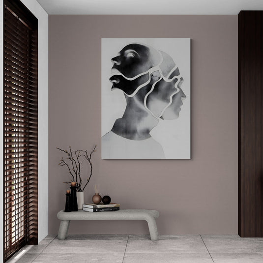 Retrato abstracto en blanco y negro con dos perfiles superpuestos, fragmentados por líneas onduladas que sugieren dualidad y complejidad de la identidad.