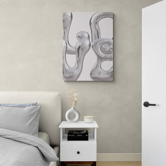 Pintura abstracta en tonos plateados con formas orgánicas y fluidas