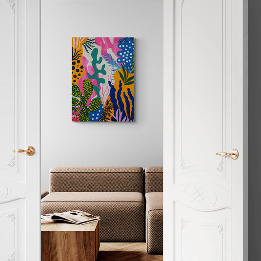 Cuadro abstracto de formas botánicas en colores vivos.