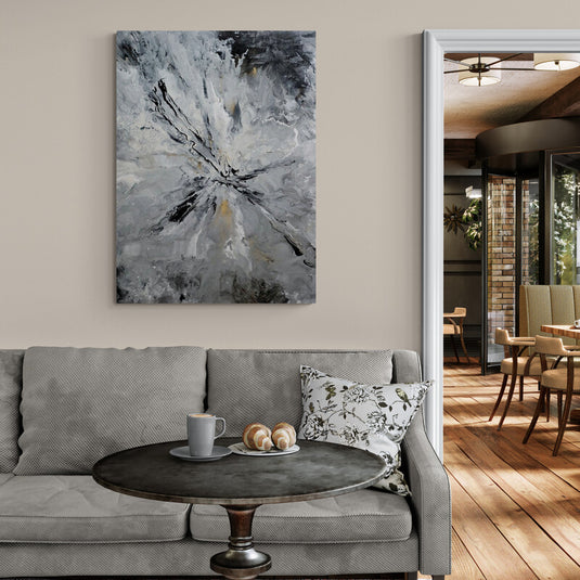 Pintura abstracta en tonos grises con estallido central