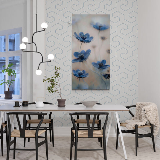 Delicadas flores silvestres azules en desenfoque armonioso