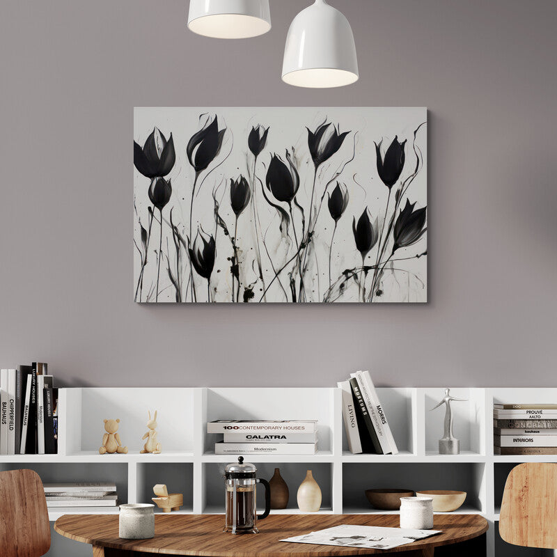 Pintura contemporánea de tulipanes negros con pinceladas abstractas en fondo blanco