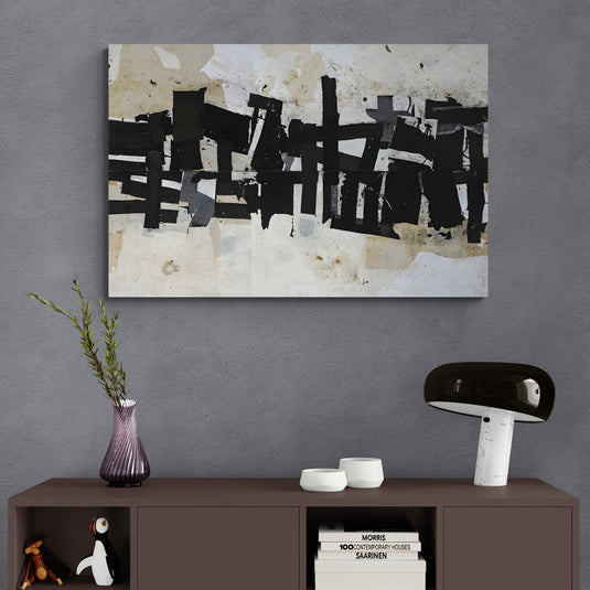 Collage abstracto en negro con texturas en tonos crema, beige y gris.