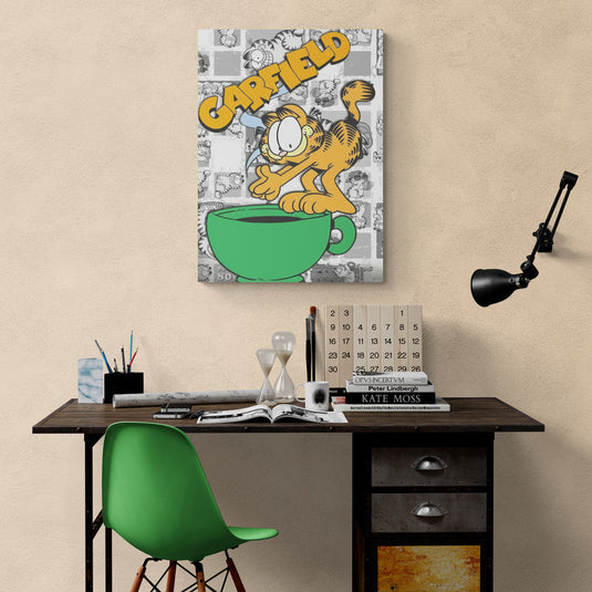 Garfield sobre una taza de café en arte decorativo con fondo de cómic