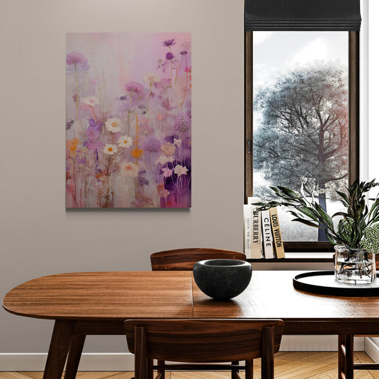 Pintura abstracta de un campo de flores en tonos pastel con efecto de bruma.