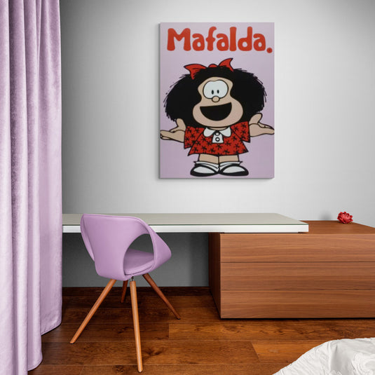 Cuadro decorativo de Mafalda en caricatura con fondo lila y vestido rojo