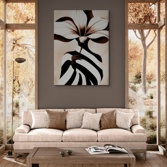 Cuadro decorativo con figura femenina y flor de magnolia, estilo abstracto.