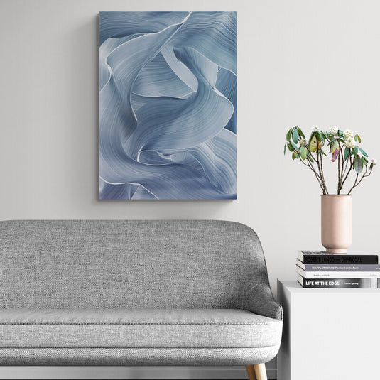 Pintura abstracta con ondas dinámicas en tonalidades de azul