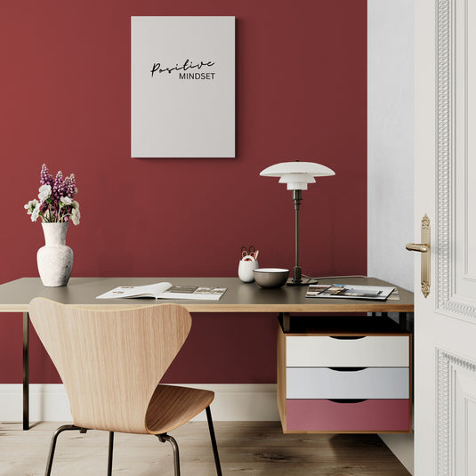 Cuadro minimalista con frase “Positive Mindset” en fondo claro.