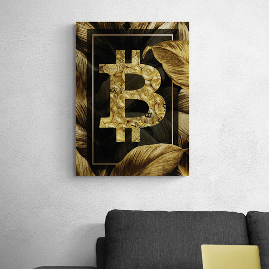 Bitcoin dorado con fondo de follaje