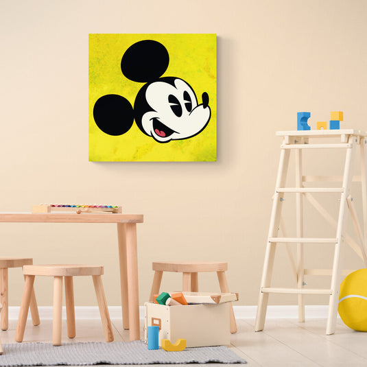 Cuadro decorativo moderno de Mickey Mouse con fondo amarillo – arte infantil alegre y estilo pop para habitación de niños