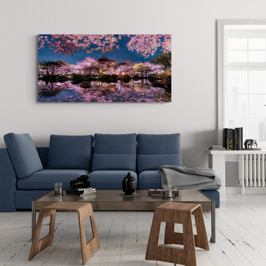 Imagen de Cerezo Sakura en Flor en Paisaje Japonés - Reflejo en Lago Sereno - Arte que Captura la Belleza Efímera de las Estaciones