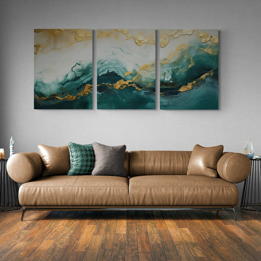 Tríptico abstracto con olas en verde jade y detalles dorados