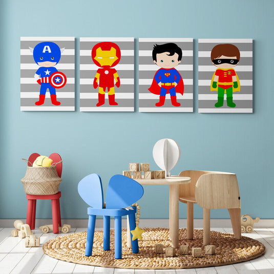 Ilustración infantil de superhéroes: Capitán América, Iron Man, Superman y Robin con fondo de líneas grises