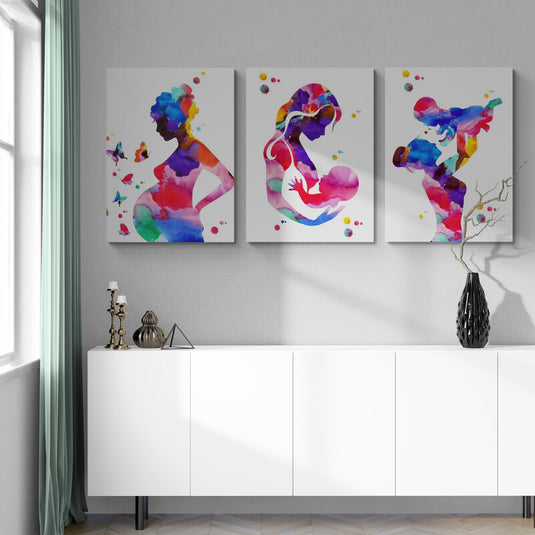 Tríptico de maternidad en acuarela con colores vibrantes