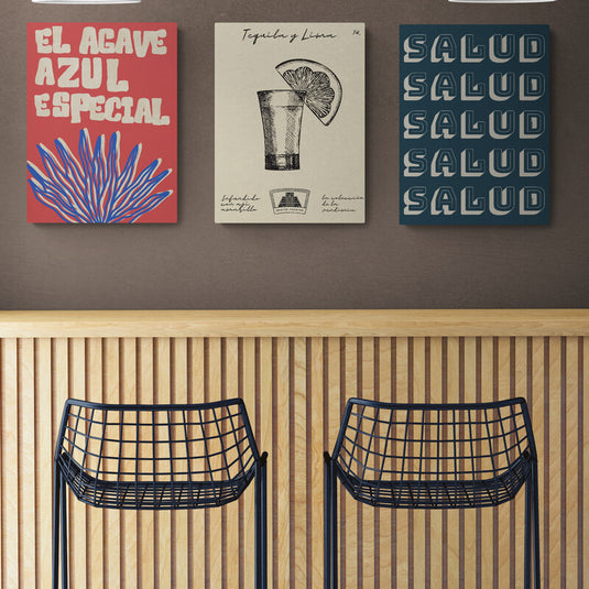 Set de 3 cuadros: 1) Fondo rojo con 'El agave azul especial' en crema y agave azul ilustrado, 2) Fondo crema con caballito de tequila, rodaja de limón y título 'Tequila y Limón' en silueta negra, 3) Fondo azul petróleo con la palabra 'salud' repetida 5 veces en contorno crema
