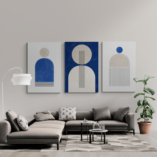 Tríptico decorativo abstracto en tonos azul, beige y blanco con figuras geométricas minimalistas sobre fondo blanco