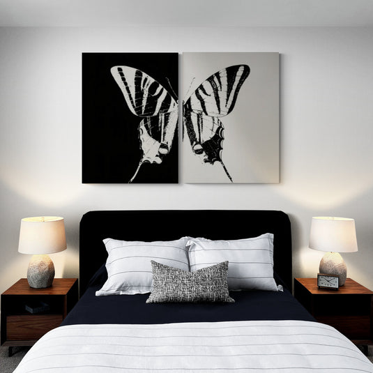 Set de cuadros decorativos en blanco y negro con mariposa dividida