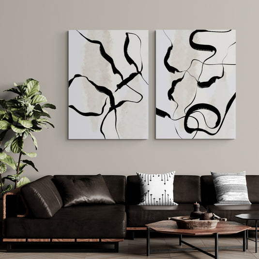 Cuadro abstracto minimalista con trazos negros curvos sobre fondo beige claro, estilo moderno en set decorativo de dos piezas.