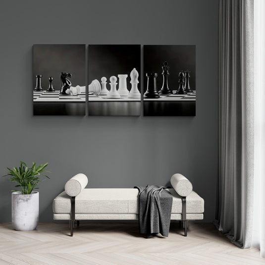 Set de cuadros decorativos tríptico en blanco y negro con piezas de ajedrez