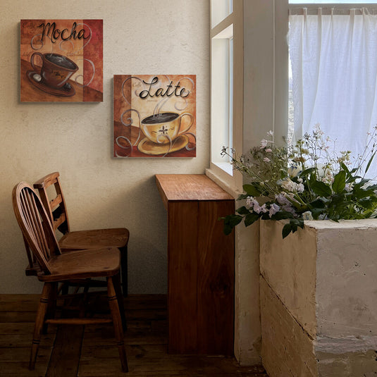 Cuadros decorativos de café estilo vintage con ilustraciones de tazas Mocha y Latte sobre fondo rústico en tonos cálidos