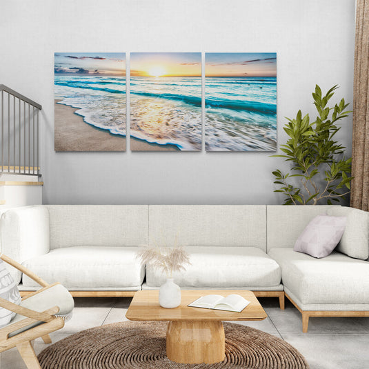 Tríptico de amanecer en la playa con olas, sol naciente y mar turquesa.