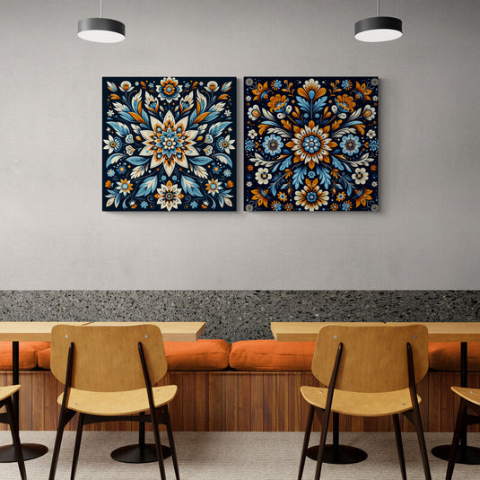 Azulejos decorativos con patrones florales en azul y dorado