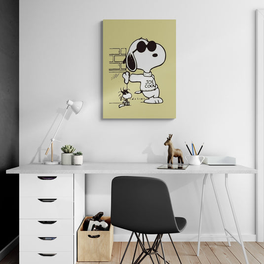 Cuadro decorativo de Snoopy como Joe Cool con gafas de sol y suéter, en fondo beige