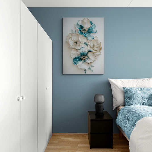 Cuadro de arte floral abstracto con flores blancas y azules sobre fondo neutro.