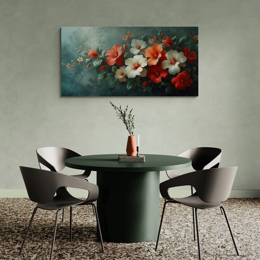 Hibiscos rojos y blancos en fondo verde difuminado