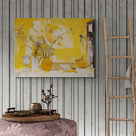 Pintura contemporánea de bodegón en tonos amarillos con jarrón y frutas