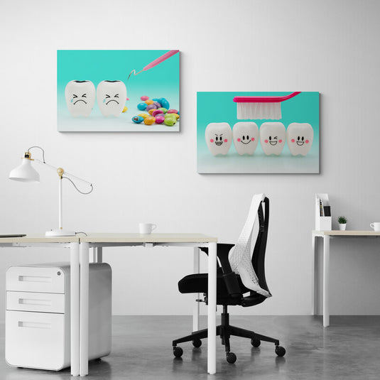 Cuadro decorativo educativo con ilustraciones de dientes caricaturescos, caries y cepillado dental, fondo turquesa para consultorio odontológico infantil