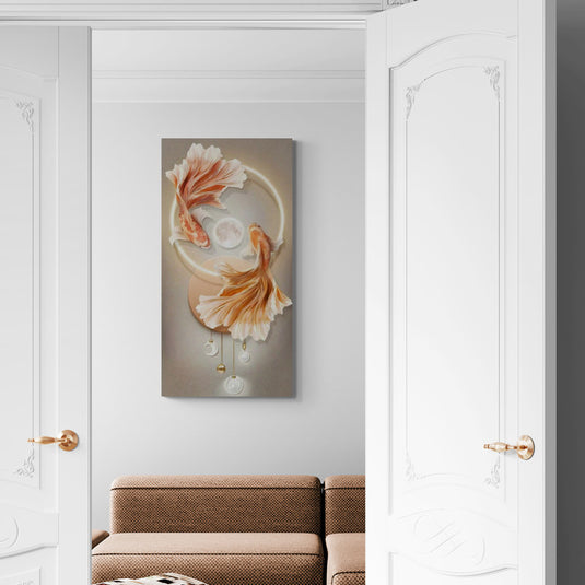 Cuadro decorativo vertical con peces betta en tonos salmón sobre fondo beige