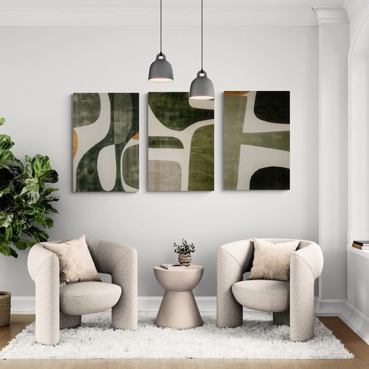 Tríptico decorativo abstracto con formas orgánicas en tonos verde oscuro, blanco y ocre sobre fondo texturizado contemporáneo