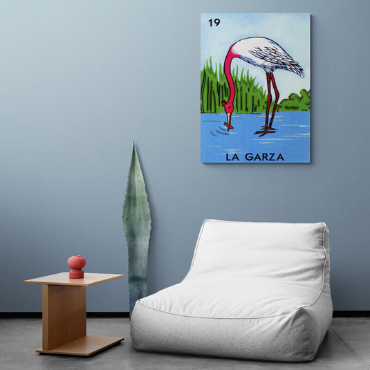 Carta de la lotería mexicana de la garza blanca en paisaje acuático