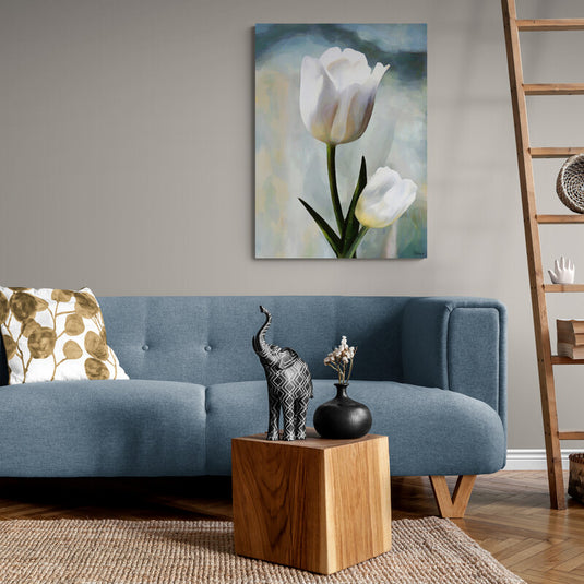 Cuadro decorativo de tulipanes blancos sobre fondo de colores combinados: blanco, azul, amarillo y verde