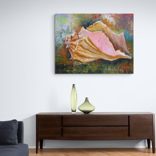 Pintura al óleo de concha marina en tonos rosas y cremas sobre fondo expresionista colorido