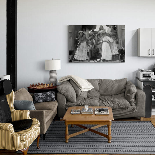 Adelitas en Blanco y Negro: Cuadro Decorativo de Fotografía Histórica de Mujeres Revolucionarias